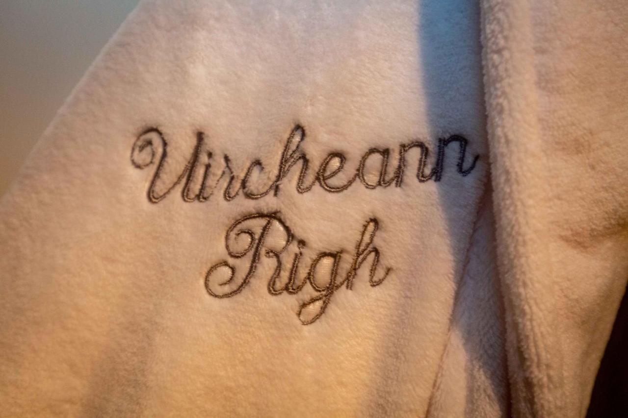 ストロンシャン Uircheann Righ Bed & Breakfast エクステリア 写真